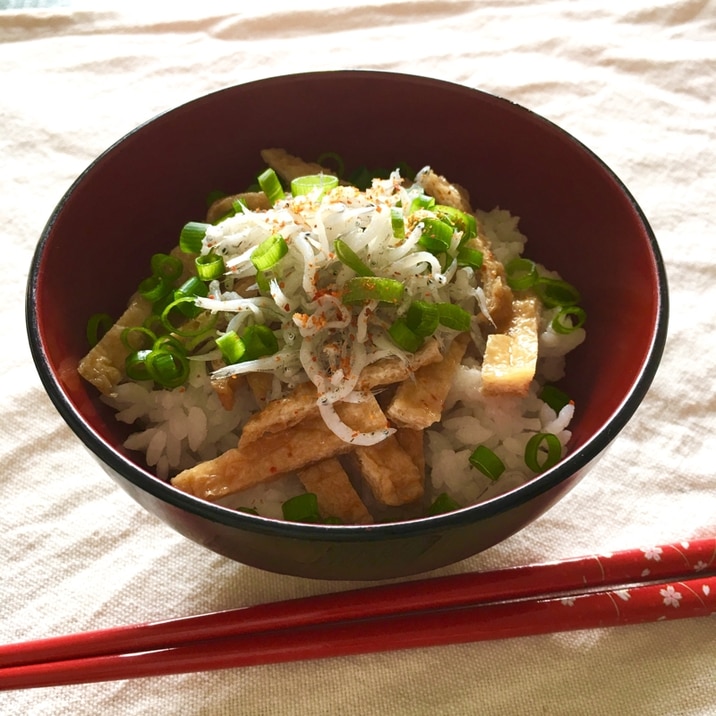 味付稲荷揚げで簡単♪きつねちりめんじゃこ葱丼♡